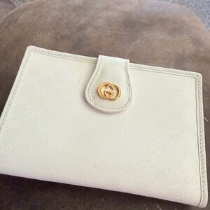 Gucci Cream Leather Wallet with Gold Double G Snap